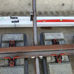 support coffrage réglable par MTech2S sur des rails bétons.